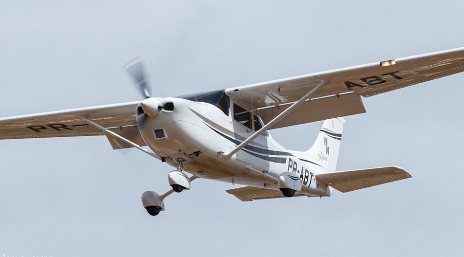 Cessna 182S Skyline