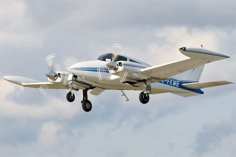 Cessna 310 avión ligero bimotor