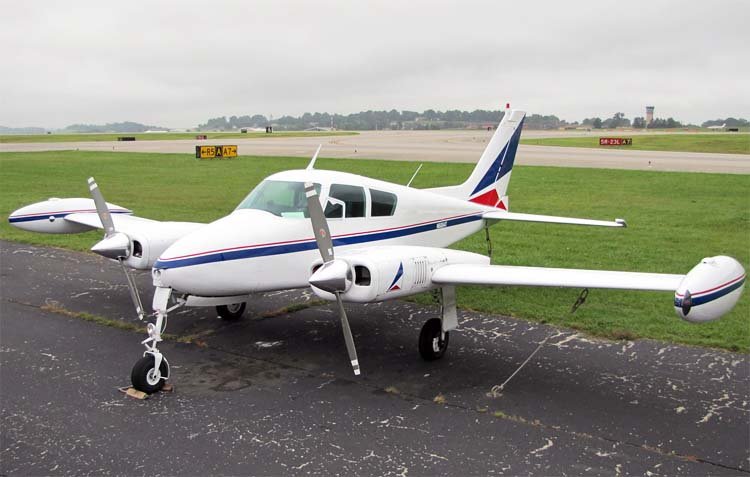 Cessna 310 avión ligero bimotor